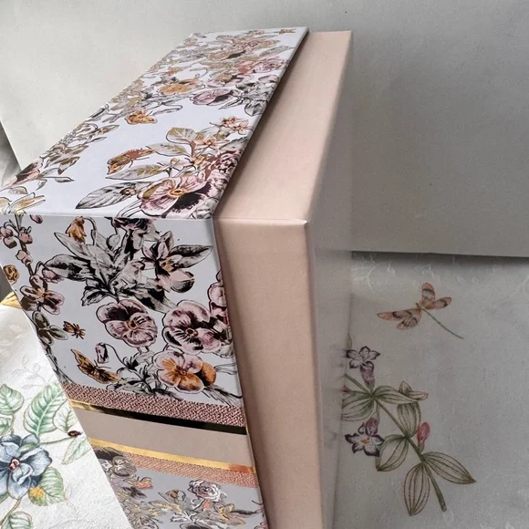 Dior exclusive Box with Branded Tissue Paper in Cream - Picture 4 of 4